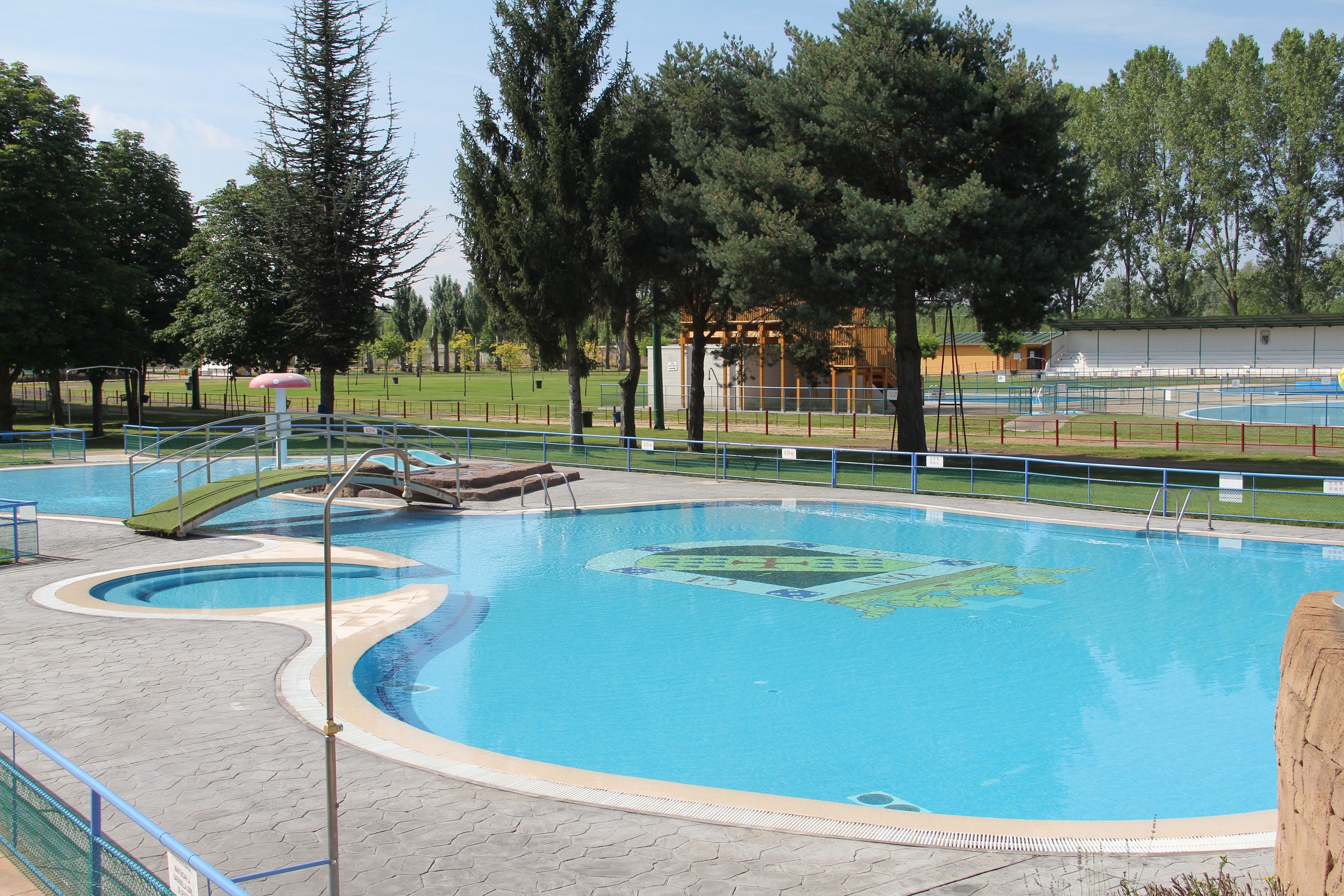 Piscinas Municipales Del Polideportivo Ayuntamiento De Valencia De Don Juan