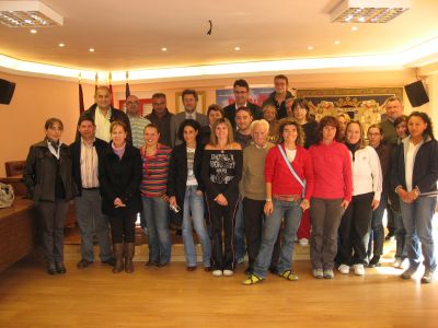 

Alumnos del próximo taller de empleo con representantes del Ayuntamiento

