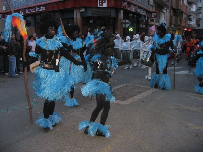

Grupo de carnaval al lado del castillo

