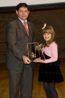 

José Jiménez recibiendo el columpio de oro

