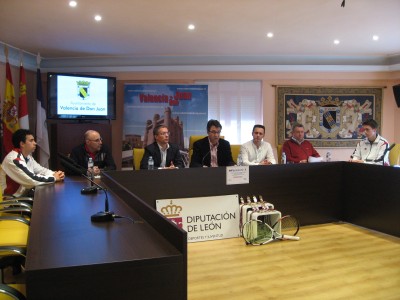 

Presentación del abierto de frontenis en el Ayuntamiento

