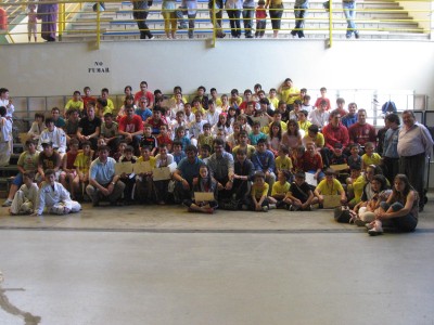 

Alumnos de las EEDD con R. Guerrero, J.M. Majo y varios concejales

