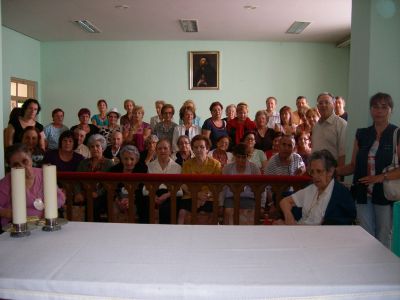 

J. Martínez con los voluntarios, familiares y enfermos

