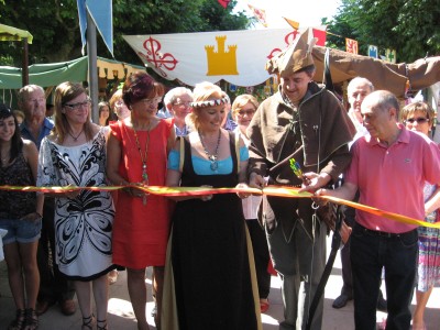 

Momento de la inauguración por representantes del Ayuntamiento

