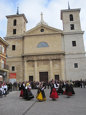 

Actuación del Grupo de Danza Coyanza en la Plaza Mayor

