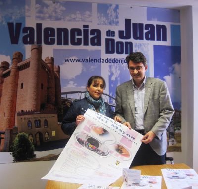 

Juan Martínez Majo y Josefina Martínez Sánchez, presentando la IV Semana del Mayor

