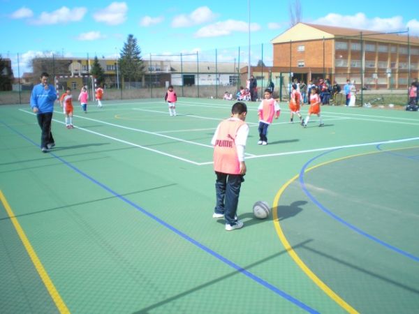 

Niños jugando a futbol-sala

