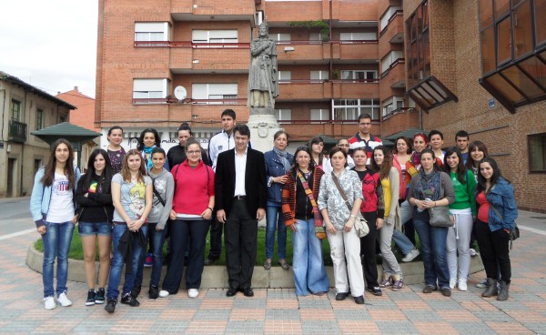 

Juan Martínez Majo y Josefina Martínez con los alumnos

