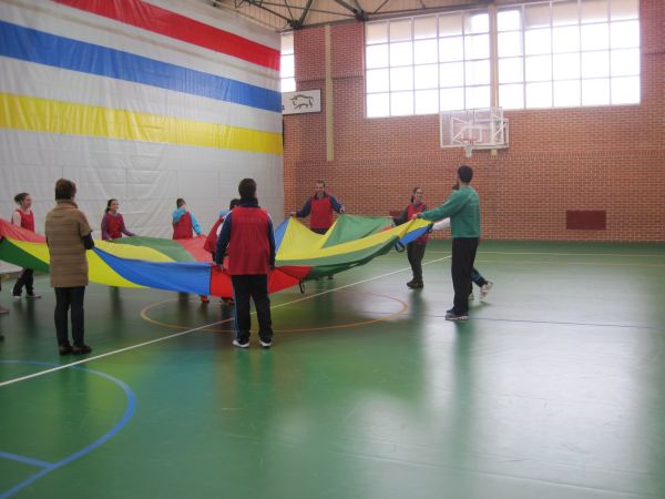 

Los niños jugando por la integración

