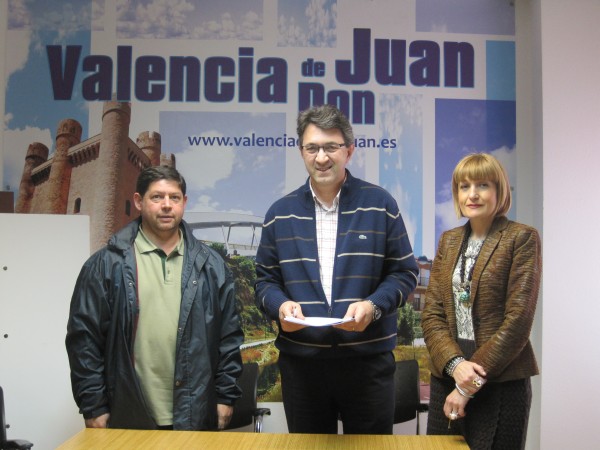 

Juan Mártinez, Pepe Jiménez y Camino Martínez en la presentación del III Plan de Empleo Local de Valencia de Don Juan

