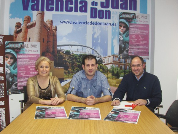 

Alejandro Prieto, Mª Jesús Marinelli y Froilán García en la presentación

