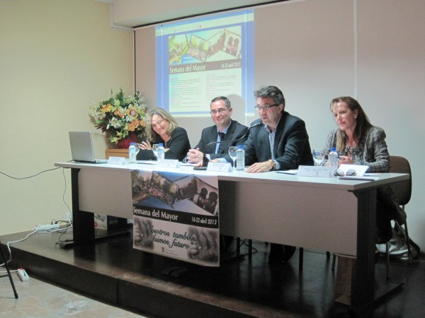 

Sonia Jiménez, Carlos Miller, Juan Martínez y Mª Donata Álvarez en la inauguración.

