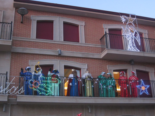 

Los Reyes Magos saludando desde la Casa Consistorial

