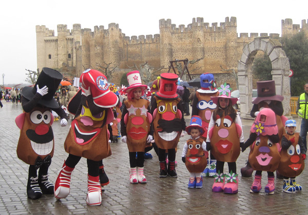 

LA LLUVIA NO PUDO CON EL CARNAVAL COYANTINO

