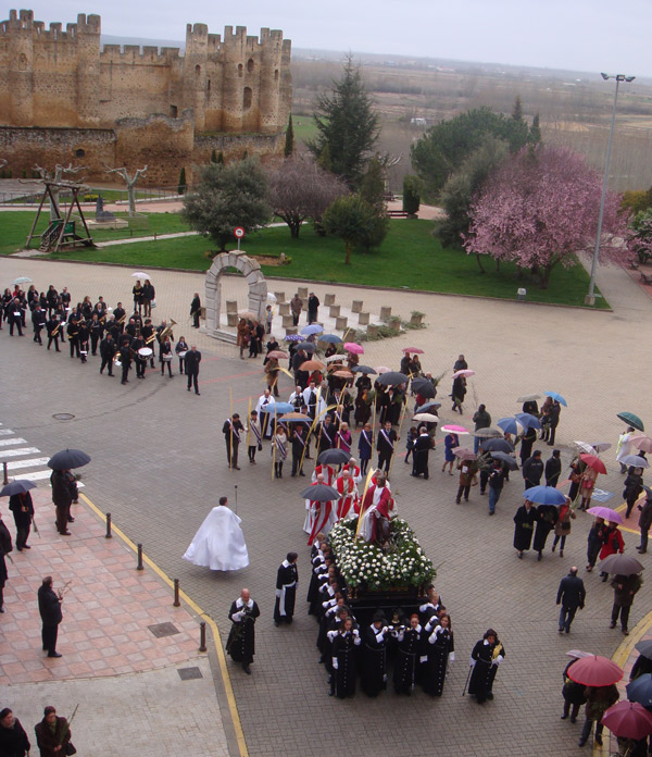 

La procesión del Domingo de Ramos a su salida

