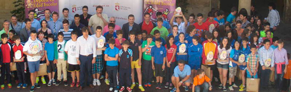 

LA CLAUSURA DE LOS JUEGOS ESCOLARES RECONOCE LOS ÉXITOS DEL DEPORTE COYANTINO

