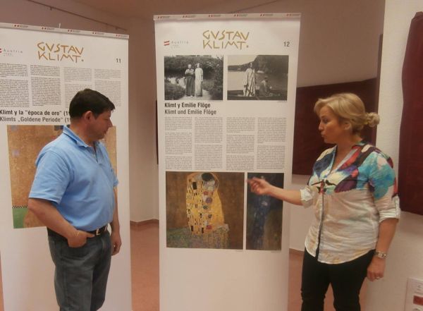 

José Jiménez Martínez yMaría Jesús Marinelli de la Fuente han inaugurado la exposición 

