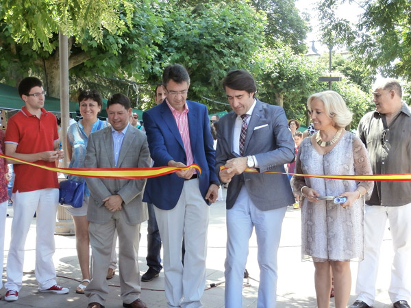 

GRAN ACOGIDA DE LA I FERIA DEL LIBRO POR PÚBLICO Y PARTICIPANTES 

