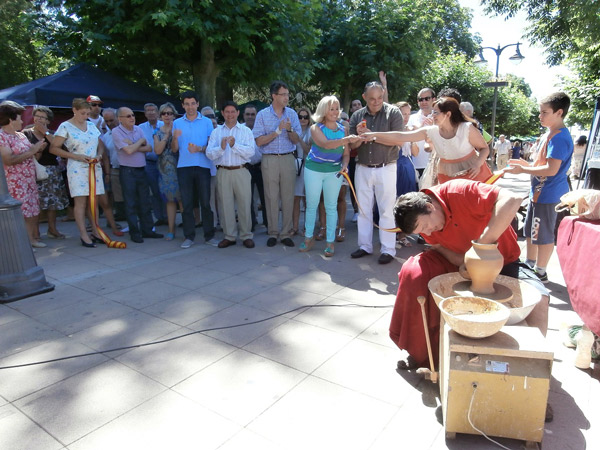 

Foto de la inauguración de la XVII Feria de Cerámica y Artesanía Tradicional.
