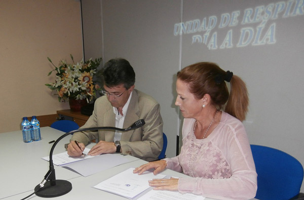

Foto de la firma del convenio

