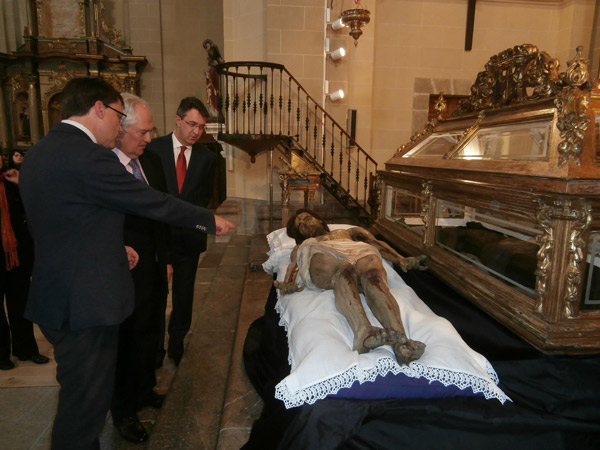 

VALENCIA DE DON JUAN RECIBE A SU CRISTO YACENTE

