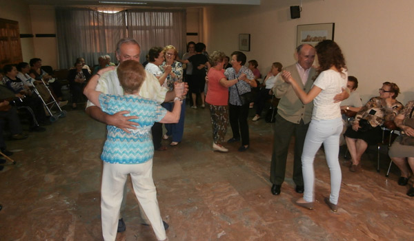 

MÚSICA Y ESTIMULACIÓN EN EL DÍA DEL MAYOR

