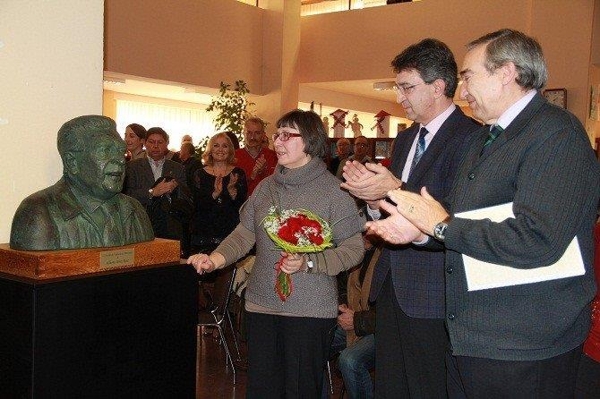 

Foto de la presentación del busto de Pérez Ruiz
