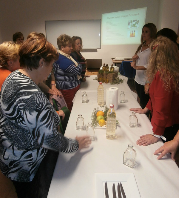 

Foto del taller de elaboración de vinagres aromáticos
