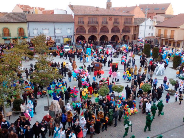 

Foto de la Plaza Mayor a la llegada del desfile

