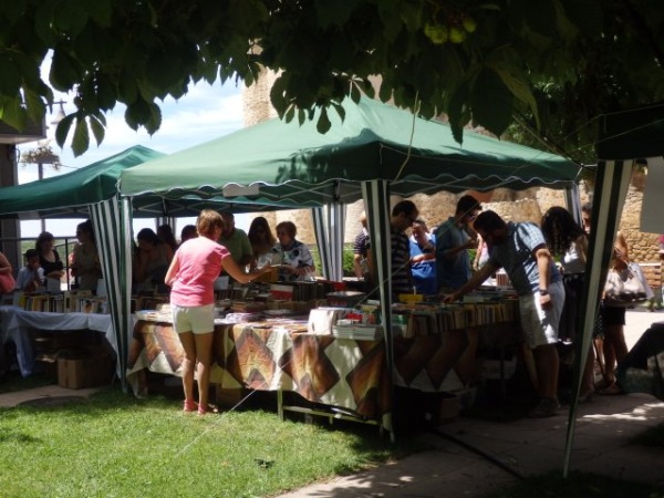 

Puesto de venta de libros de la III Feria del Libro
