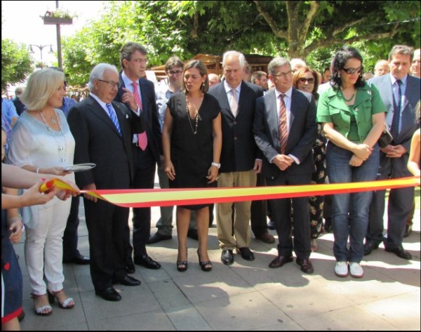 
Momento del corte de la cinta que inicia la XV Feria del Vino 2015
