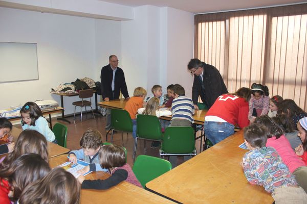 

Actividad con los niños en la Casa de Cultura

