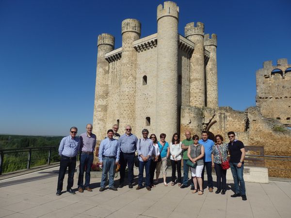 
Foto del grupo enfrente del castillo coyantino
