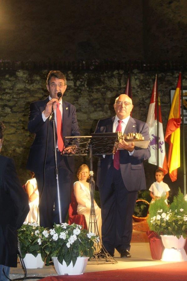 
D. Juan Martínez Majo y D. Pedro Lechuga Ruíz en el pregón de las fiestas
