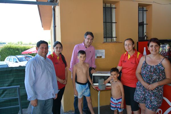 
Presentación del 'Microondas Solidario' ubicado en las instalaciones del Mundo del Agua en Valencia de Don Juan
