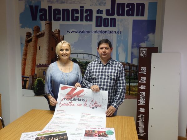 

Presentación del cartel de actividades de noviembre por D. José Jimenez y Dña. Mª Jesús Marinelli

