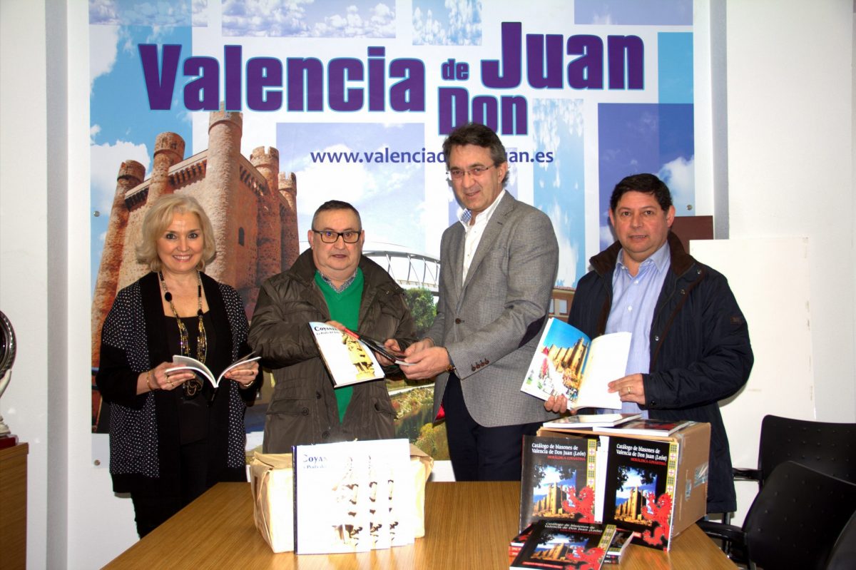 cronista dona libros