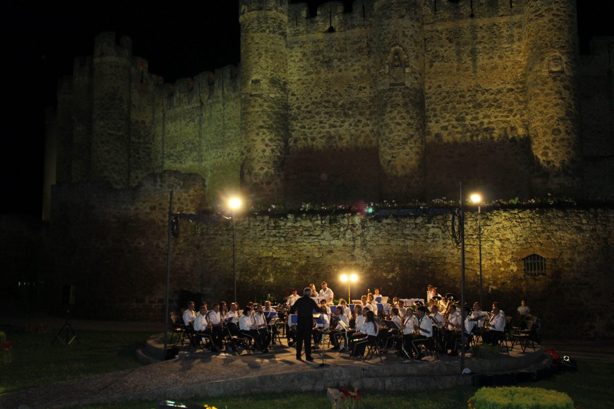 Actuación de la Banda de música de Valencia de Don Juan dentro del julio cultural