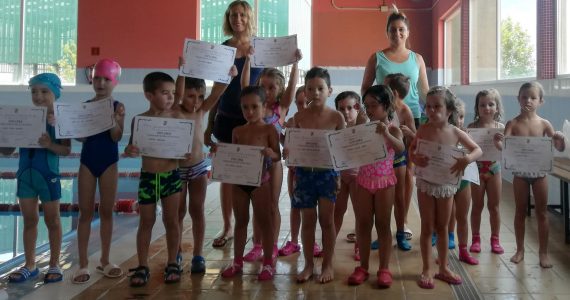 Diplomas de los asistentes al curso de natación del mes de julio.