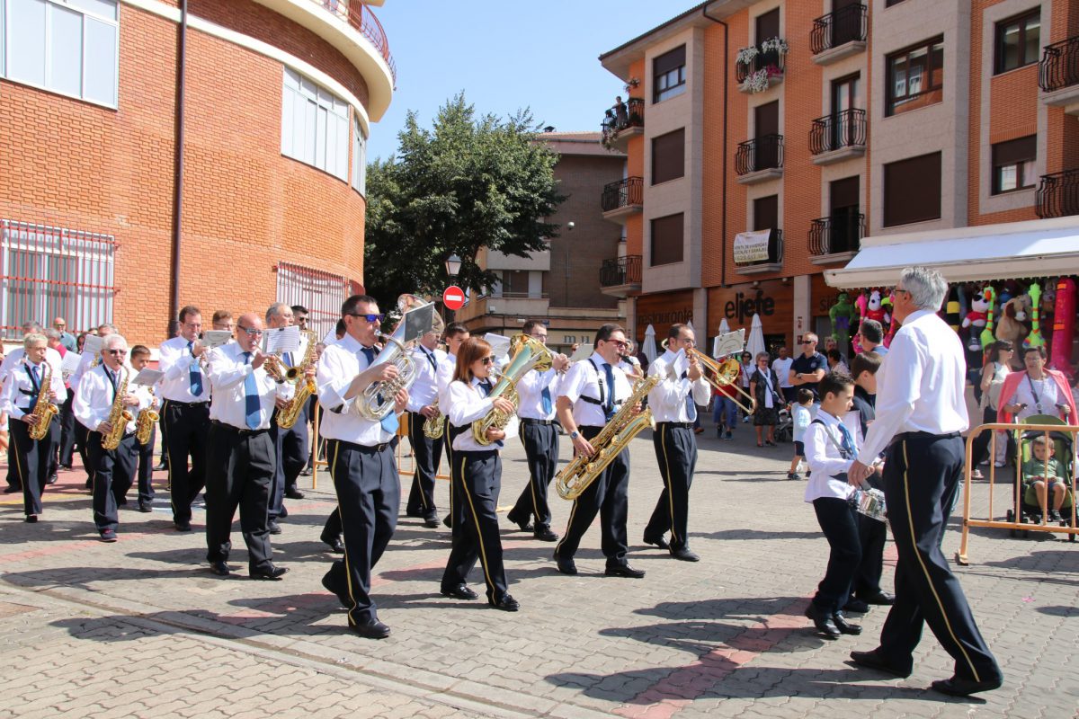 Banda-de-Música-Valencia-De-Don-Juan-Ofrenda-Cirio