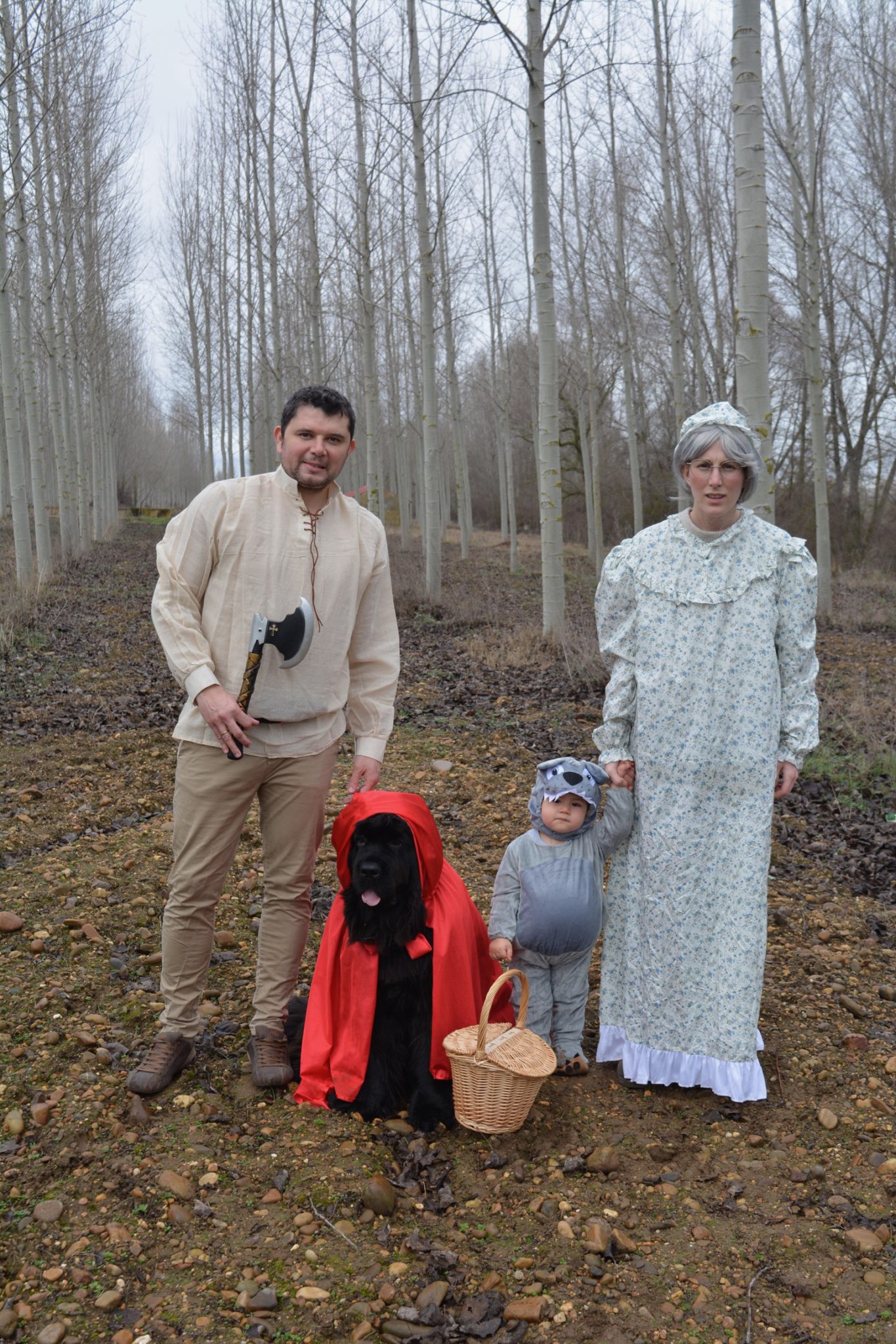 1º Premio Categoría Unidad Familiar: LA CAPERUCITA Y EL LOBO