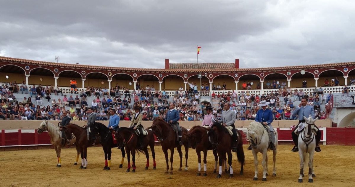 Valencia-De-Don-Juan-Espectáculo-Ecuestre-Plaza-De-Toros-Pedro-Martínez-Zárate