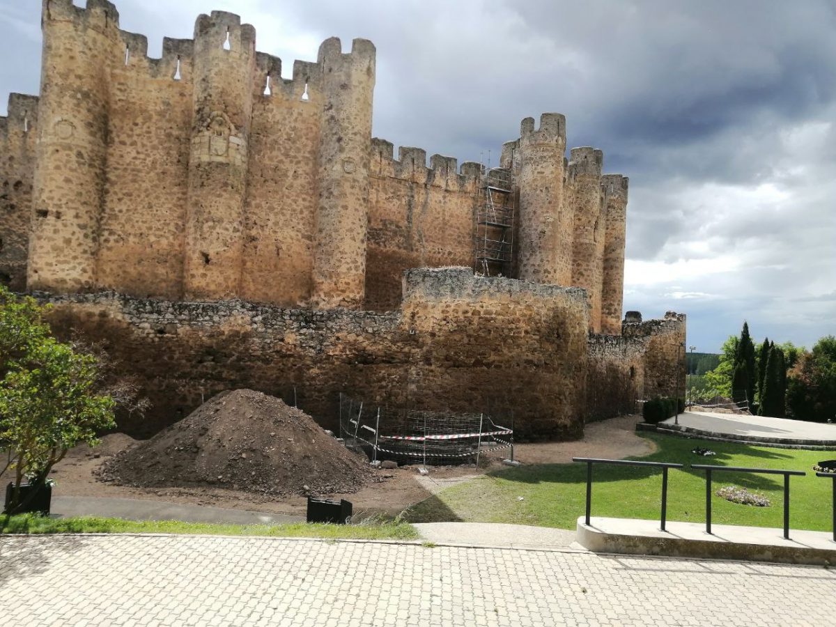 Valencia-De-Don-Juan-Castillo-Valencia-De-Don-Juan-Obras-Barbacana