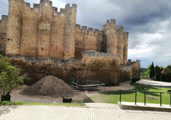 Valencia-De-Don-Juan-Castillo-Valencia-De-Don-Juan-Obras-Barbacana