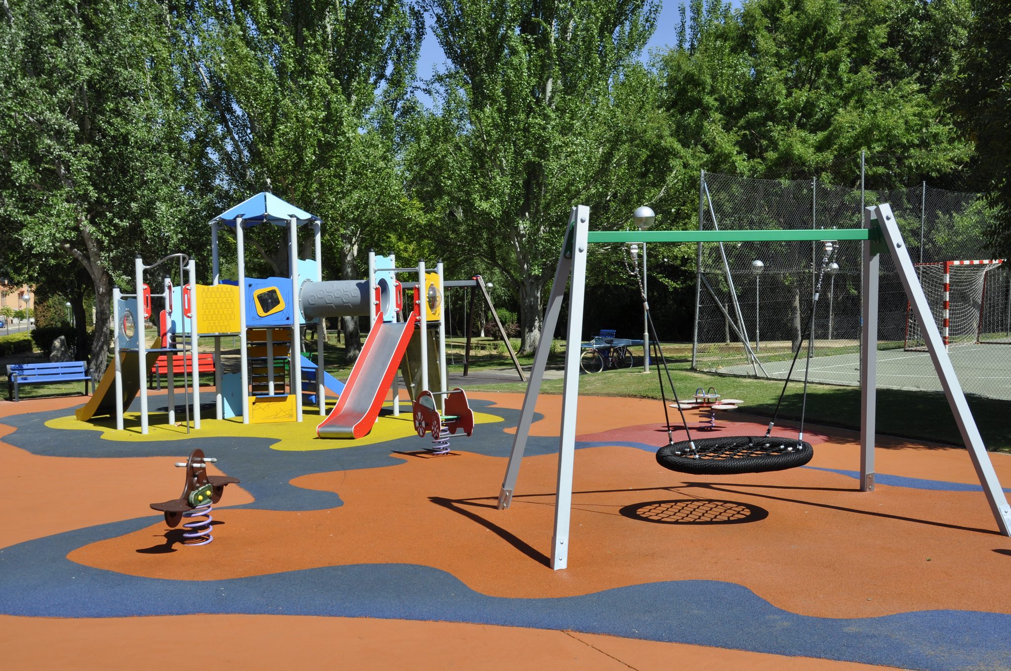 Remodelado integralmente el parque infantil Vallezate