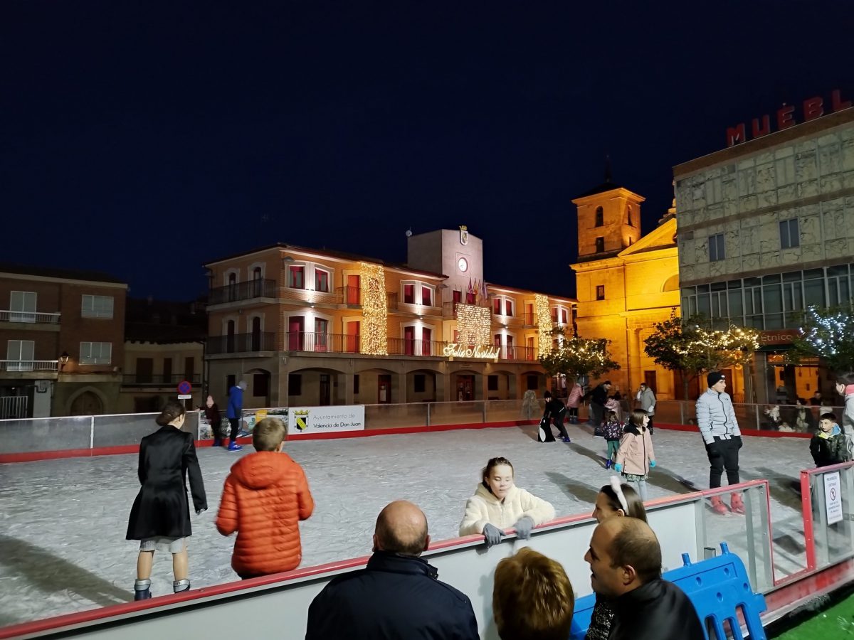 Valencia-De-Don-Juan-Navidad-Pista-De-Hielo-20230102_2