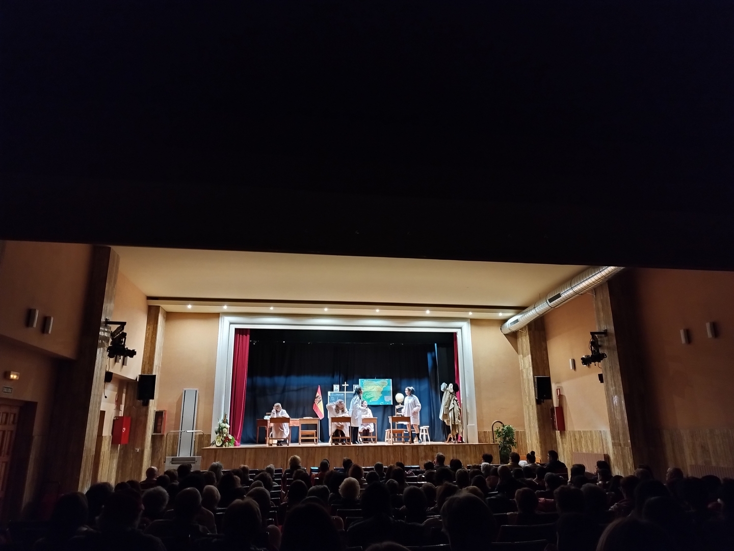 Valencia-De-Don-Juan-Trece-Horas-Teatro-El-Florido-Pensil-20230303_4